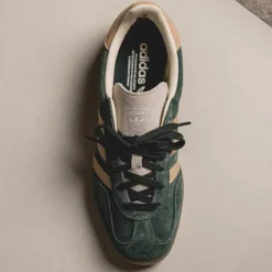 Leder Sneaker|Terrace Casual Sneaker*Adidas Gazelle Indoor Shadow Green / Warm Sandstone / Wonder White