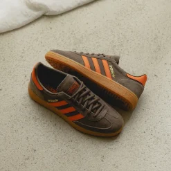 Leder Sneaker|Terrace Casual Sneaker*Adidas Handball Spezial Cargo Brown / Orange / Gold Metallic