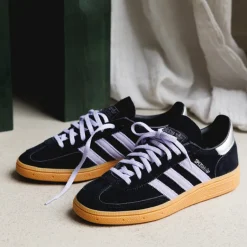 Leder Sneaker|Terrace Casual Sneaker*Adidas Handball Spezial W Core Black / Violet Tone / Gum 1