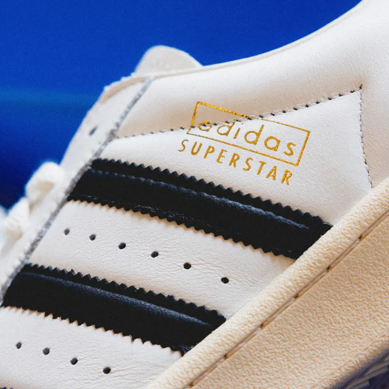 Leder Sneaker|Weiße Sneaker*Adidas Superstar Vintage Cloud White / Core Black / Cream White