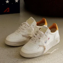 Leder Sneaker*Autry Medalist *Nubuk / Elephant* Apricot / Sand
