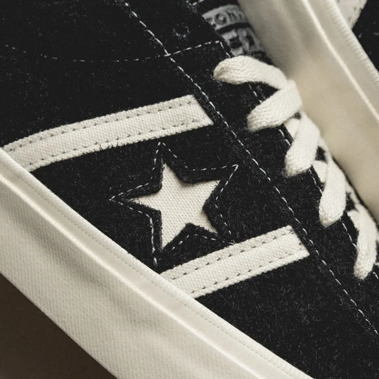 Leder Sneaker*Converse One Star Academy Pro *Suede* Black / Egret