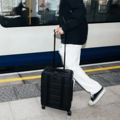 Taschen*D__b__ Ramverk Pro Front-access Carry-on Black Out