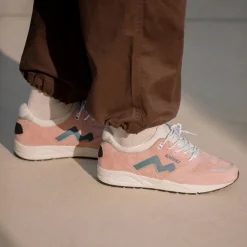 Leder Sneaker|Retro Runner*Karhu Aria 95 Cameo Rose / Blue Mirage