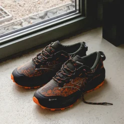 Wasserdichte Sneaker|Vegane Sneaker*Mizuno x Maharishi Wave Mujin LS GTX Vibrant Orange / Cool Gray / Pine Grove