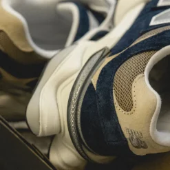 Leder Sneaker|Retro Runner*New Balance U90/60LBB NB Navy / Mushroom / Incense