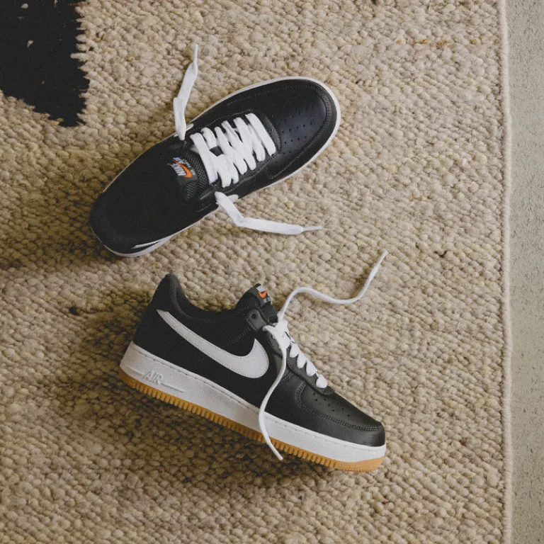 Leder Sneaker*Nike Air Force 1 '07 Anthracite / Gum Yellow / Safety Orange / White