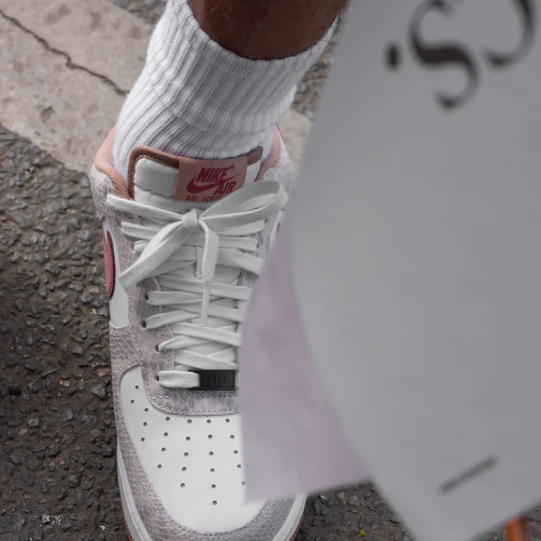 Leder Sneaker|Weiße Sneaker*Nike Air Force 1 '07 LV8 Summit White / Canyon Rust / Sail