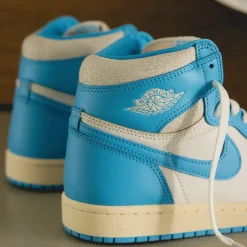 High-Top Sneaker|Leder Sneaker*Jordan Nike Air 1 Retro High OG *UNC Reimagined* Dark Powder Blue / Dark Powder Blue / Sail