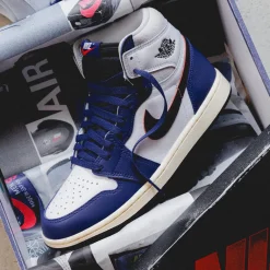 High-Top Sneaker|Leder Sneaker*Jordan Nike Air 1 Retro High OG *Rare Air* White / Black / Neutral Grey / Deep Royal Blue / Muslin