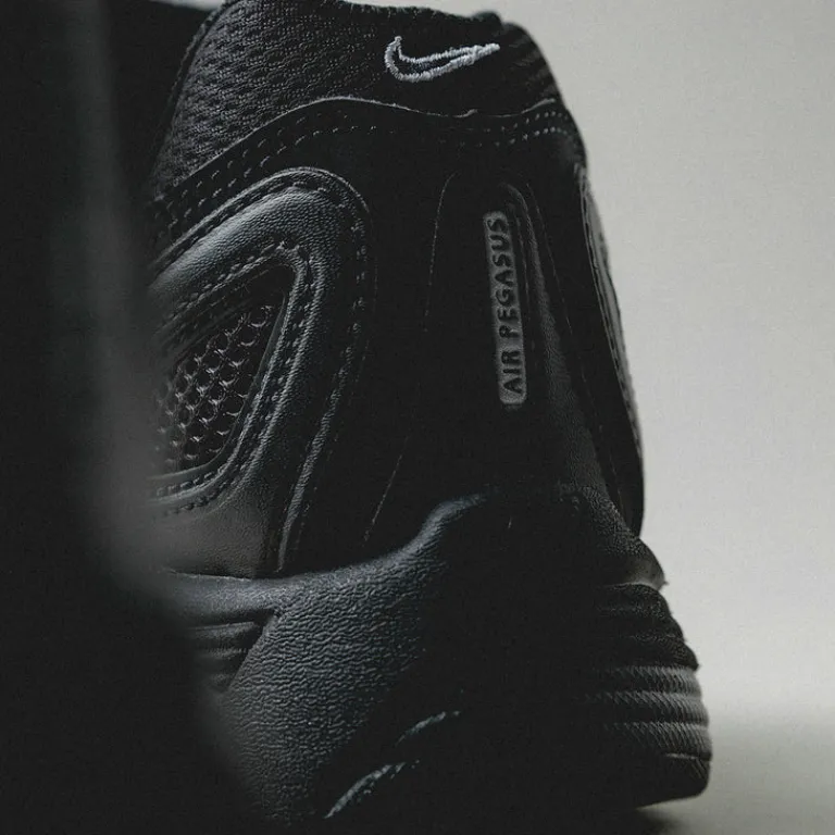 Leder Sneaker|Retro Runner*Nike Air Pegasus 2005 Black / Metallic Silver / Black