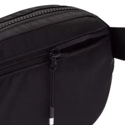 Taschen*Nike Aura Crossbody Bag (2L) Black / Black / Matte Silver