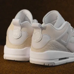 Leder Sneaker*Jordan Nike Spizike Low Sanddrift / Vast Grey / White