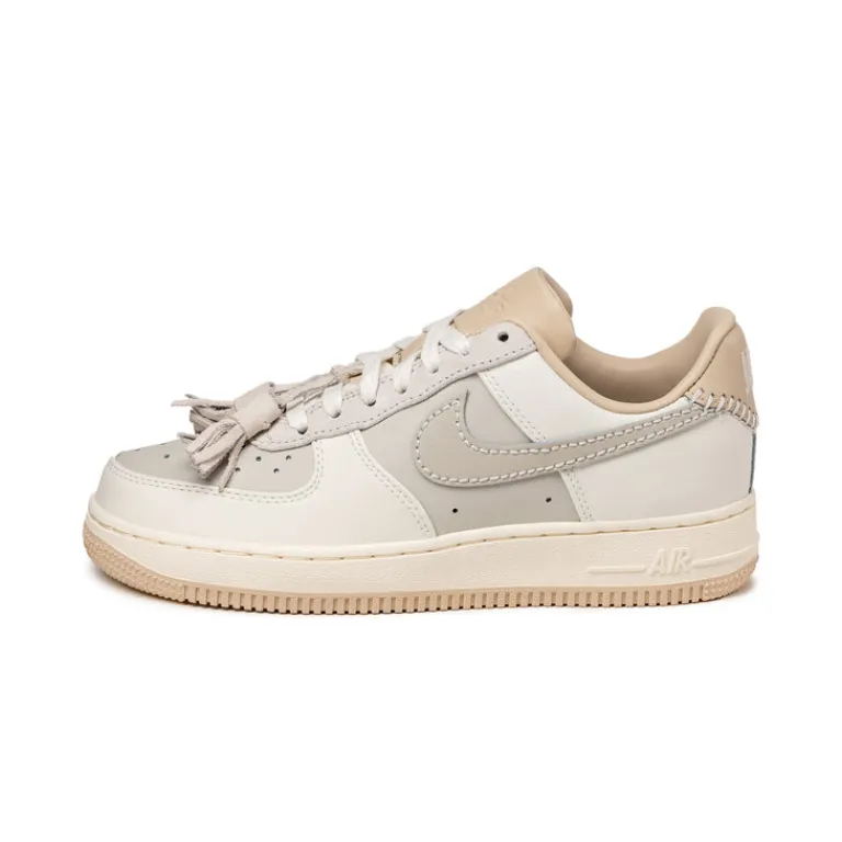 Leder Sneaker|Weiße Sneaker*Nike Wmns Air Force 1 '07 Light Bone / Light Bone / Sail / Pink Oxford