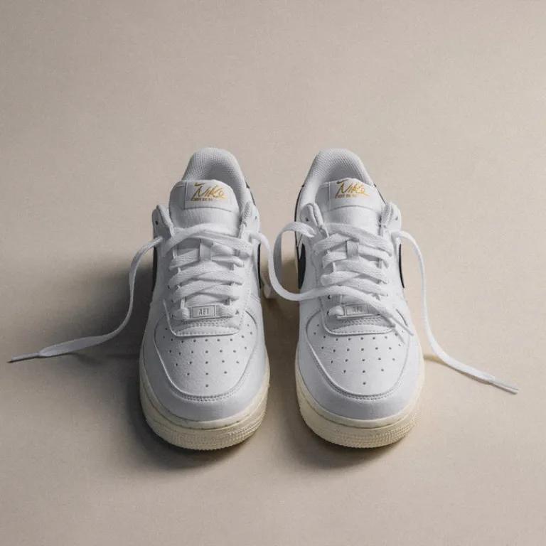 Leder Sneaker|Weiße Sneaker*Nike Wmns Air Force 1 '07 *Next Nature* White / Obsidian / Pale Ivory / Metallic Gold