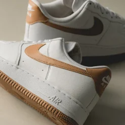 Leder Sneaker|Weiße Sneaker*Nike Wmns Air Force 1 '07 *Next Nature* White / Flax