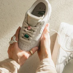 Leder Sneaker|Weiße Sneaker*Nike Wmns Air Force 1 Low Premium Light Bone / Light Bone / Kelly Green
