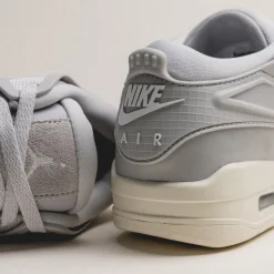 High-Top Sneaker*Jordan Nike Wmns Air 4 RM Neutral Grey / White / Coconut Milk