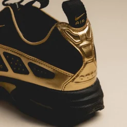 Leder Sneaker|Retro Runner*Nike Wmns Air Max SNDR SE Black / Metallic Gold / Black / Dark Smoke Grey