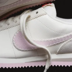 Leder Sneaker|Retro Runner*Nike Wmns Cortez Sail / Pink Foam / Sail / Collegiate Grey