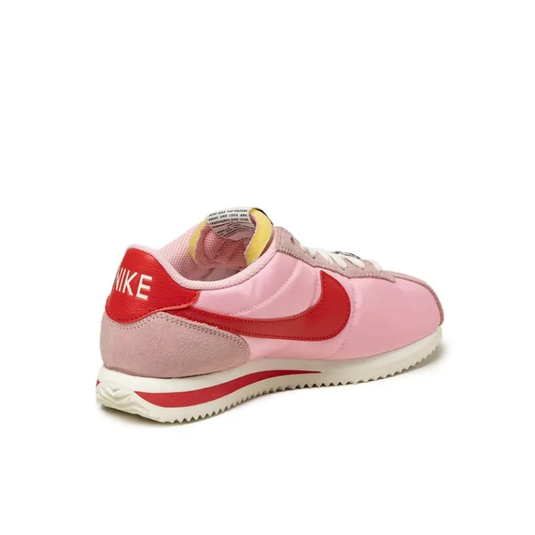 Leder Sneaker|Retro Runner*Nike Wmns Cortez TXT Medium Soft Pink / Fire Red / Sail / Team Orange