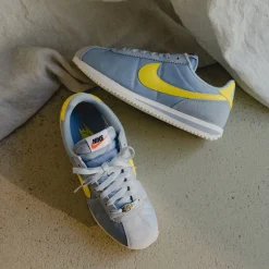 Leder Sneaker|Retro Runner*Nike Wmns Cortez TXT Light Armory Blue / Lightning / Sail