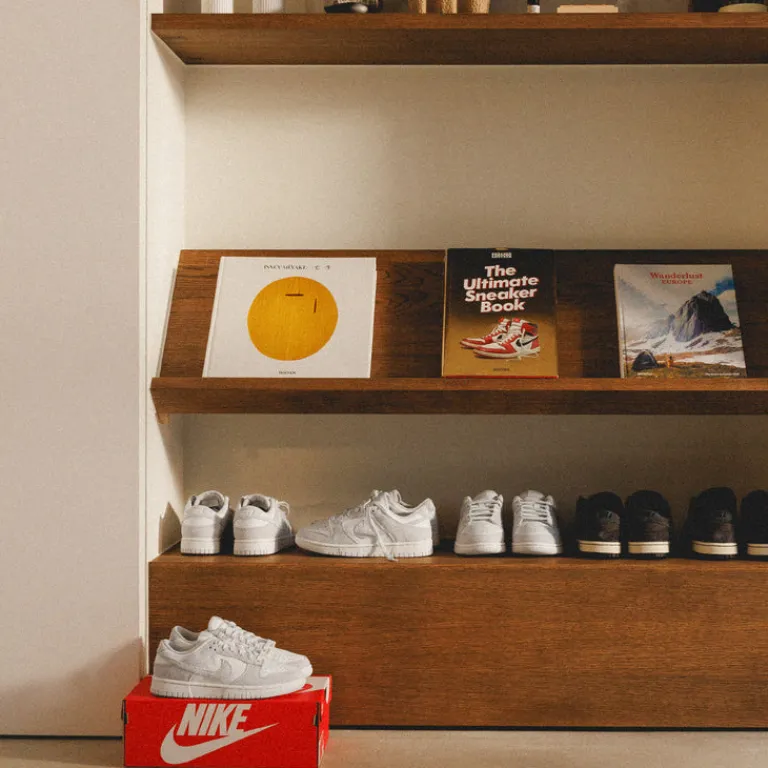 Leder Sneaker|Weiße Sneaker*Nike Wmns Dunk Low Summit White / Photon Dust / University Red