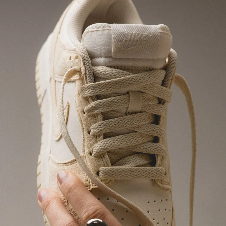 Leder Sneaker*Nike Wmns Dunk Low *Next Nature* Soft Pearl / Beach / Pale Ivory / White