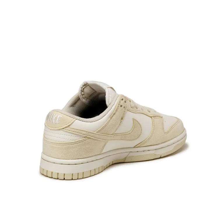 Leder Sneaker*Nike Wmns Dunk Low *Next Nature* Soft Pearl / Beach / Pale Ivory / White