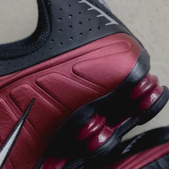 Vegane Sneaker|Retro Runner*Nike Wmns Shox R4 Black / Metallic Silver / Team Red