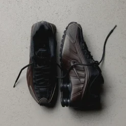 Vegane Sneaker|Retro Runner*Nike Wmns Shox R4 Off Noir / Off Noir / Ironstone
