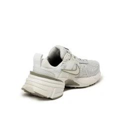 Leder Sneaker|Chunky Sneaker*Nike Wmns V2K Run Photon Dust / Light Silver / Summit White / Ligth Army Sail / Light Bone
