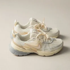 Leder Sneaker|Chunky Sneaker*Nike Wmns V2K Run Pale Ivory / Pale Ivory / Coconut Milk