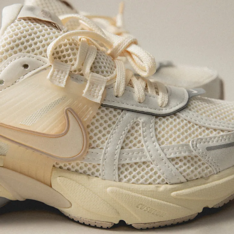 Leder Sneaker|Chunky Sneaker*Nike Wmns V2K Run Pale Ivory / Pale Ivory / Coconut Milk