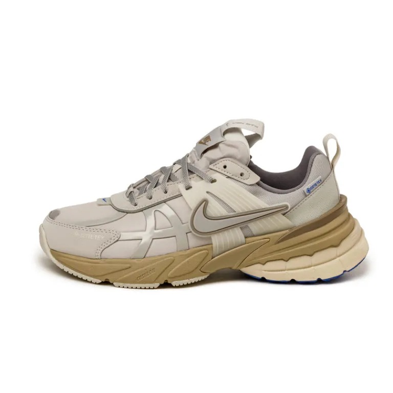 Leder Sneaker|Chunky Sneaker*Nike Wmns V2K Run *GTX* Light Iron Ore / Light Iron Ore / Light Bone / Khaki