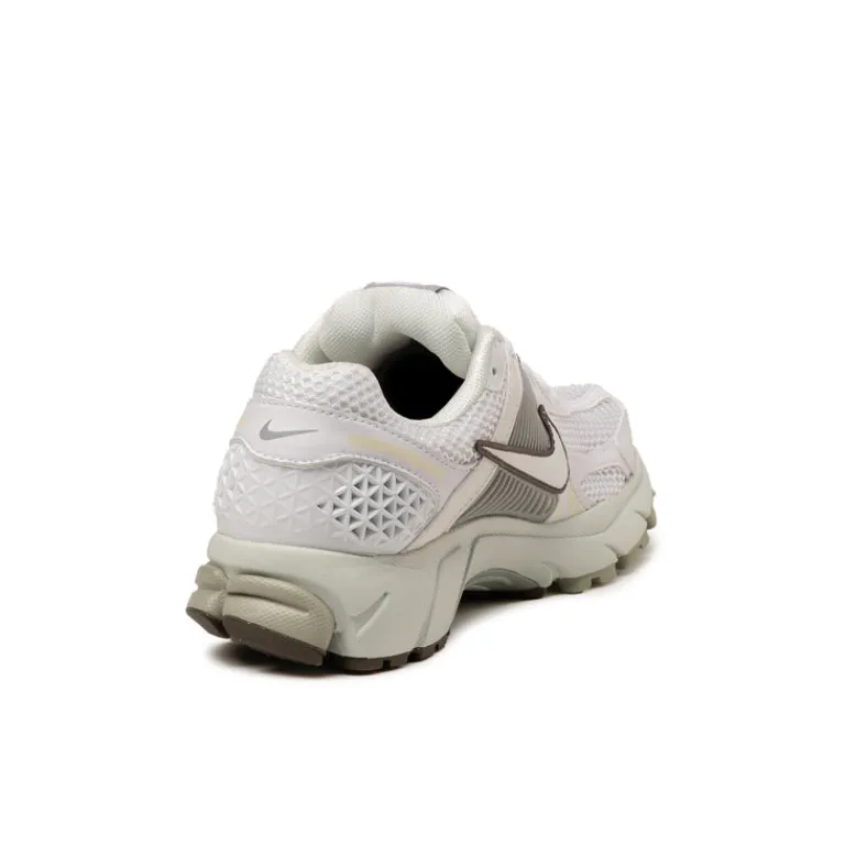 Leder Sneaker|Weiße Sneaker*Nike Wmns Zoom Vomero 5 White / Summit White / Light Smoke Grey