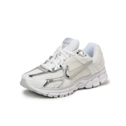 Leder Sneaker|Weiße Sneaker*Nike Wmns Zoom Vomero 5 White / Metallic Silver / Summit White