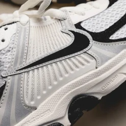 Leder Sneaker|Retro Runner*Nike Wmns Zoom Vomero 5 Photon Dust / Black / Phantom
