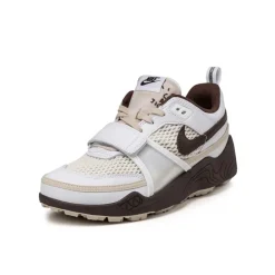 Leder Sneaker|Weiße Sneaker*Nike x Travis Scott Zoom Field Jaxx White / Light Chocolate / White
