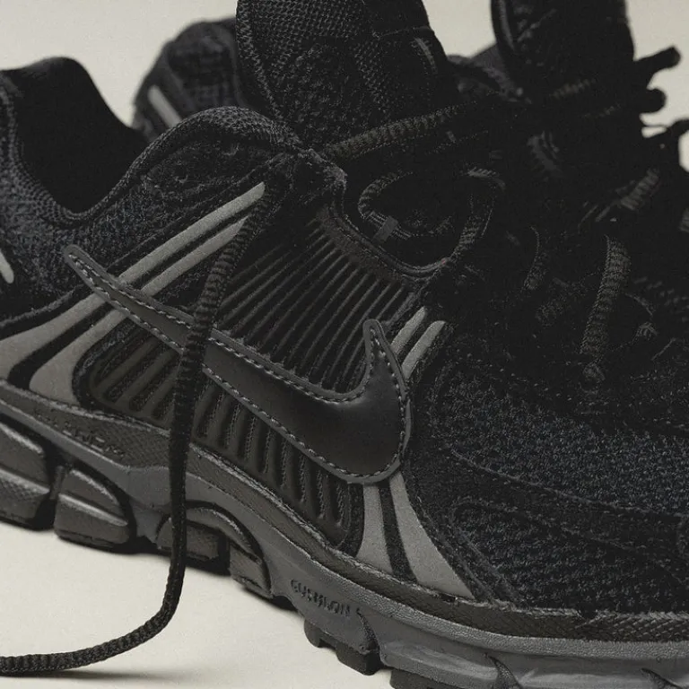 Leder Sneaker|Retro Runner*Nike Zoom Vomero 5 Black / Anthracite / Metallic Dark