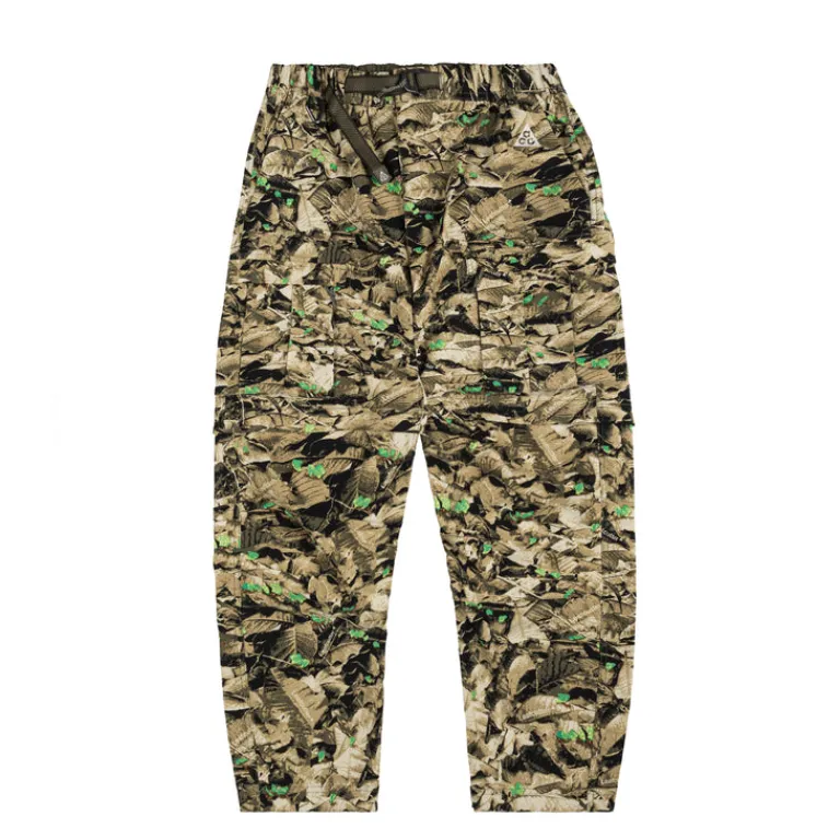 Hosen*Nike ACG "Smith Summit" Water-Repellent UV Cargo Pants Parachute Beige / Sequoia / Summit White