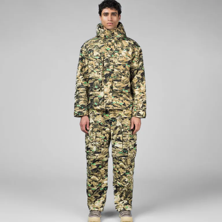 Hosen*Nike ACG "Smith Summit" Water-Repellent UV Cargo Pants Parachute Beige / Sequoia / Summit White